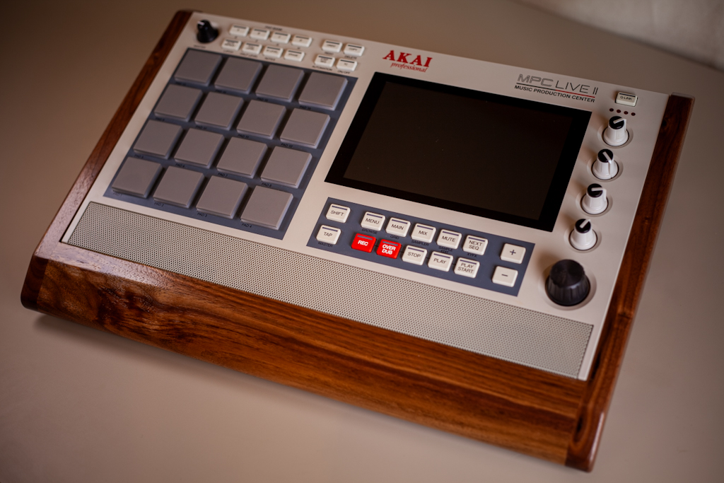 N*u様 AKAI MPC LIVE II Akai MPC Live II Music Production Workstation | zZounds